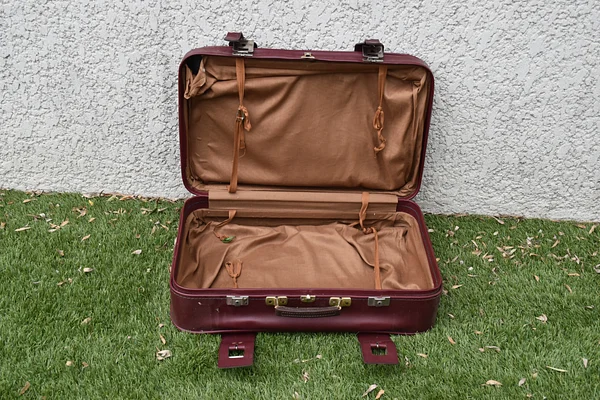Valise vintage bordeaux de décoration